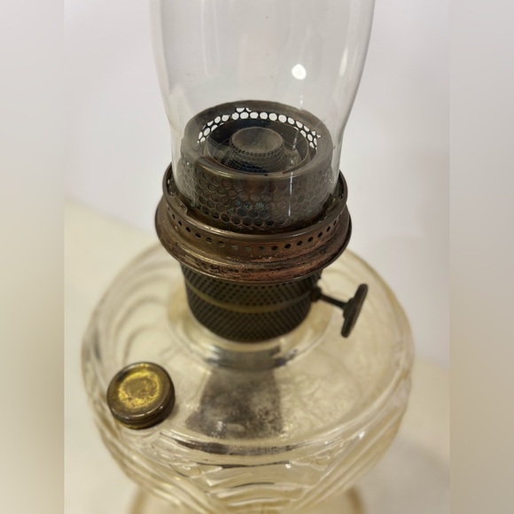 Antique Nu-Type Model B Aladdin by the Mantle Lamp Co. with Original Chimney - Picture 7 of 9